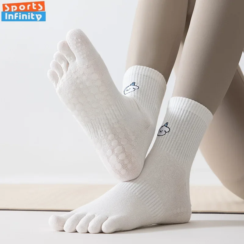 

Носки для йоги с пятью пальцами и раздельным носком, противоскользящие носки для пилатеса с вышивкой щенков, женские спортивные носки для танцев в помещении, аэробики, фитнеса