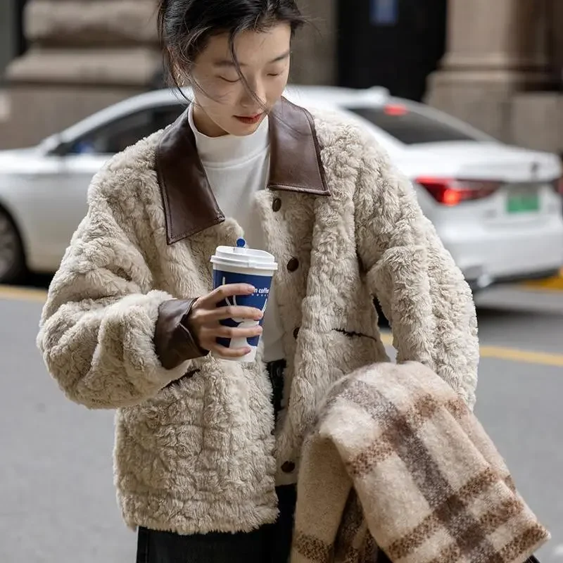 

Женская куртка из овечьей шерсти, 2025 г., винтажная клетчатая куртка с контрастными вставками, модная современная вельветовая куртка со вставками для школьников, эластичный бойфренд