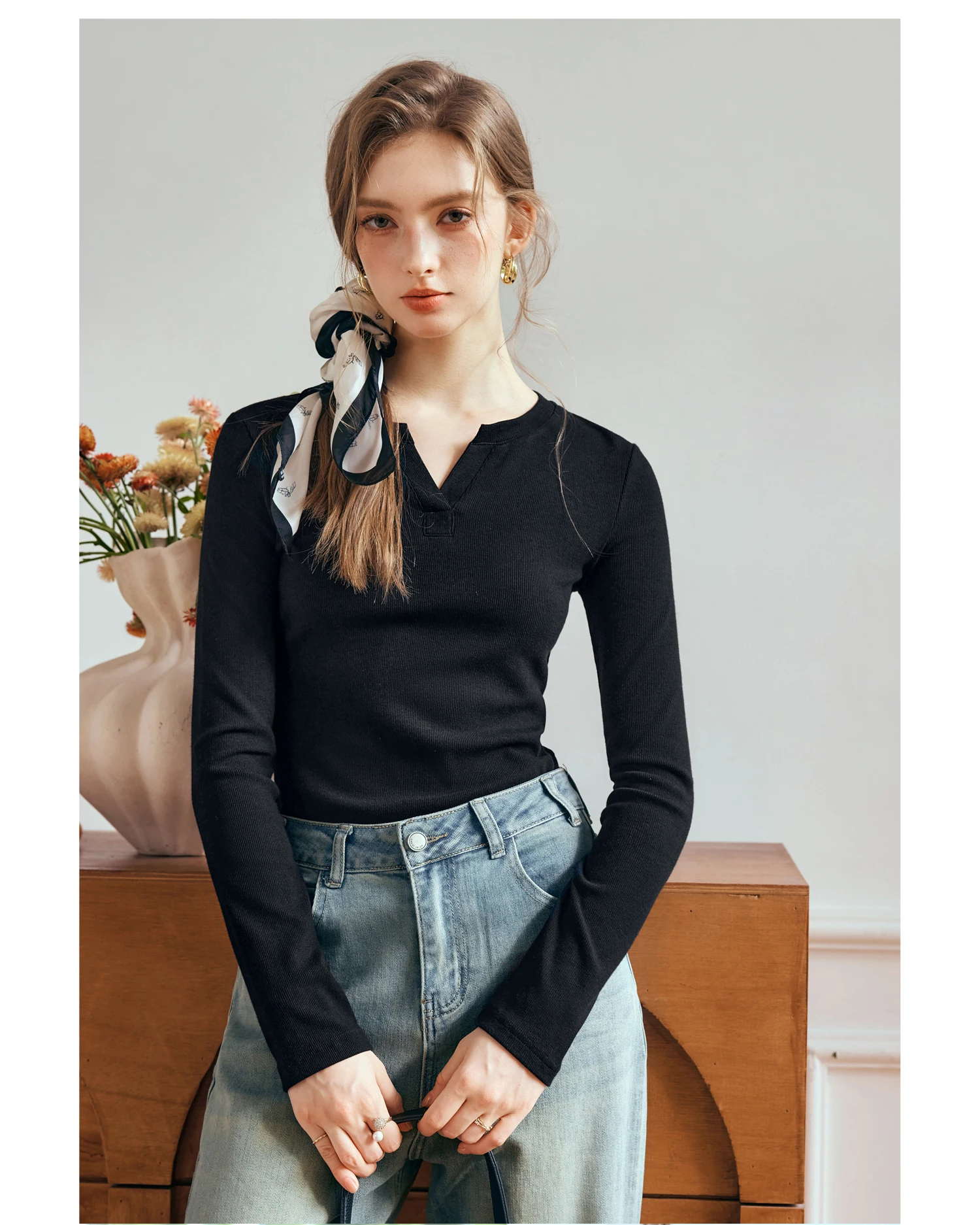 

OLrain Knitted Women's Long Sleeve Top 2025 Autumn Office Lady Slim Fit Solid V Neck Long Sleeve Simple Pullover Tees O24QT92931