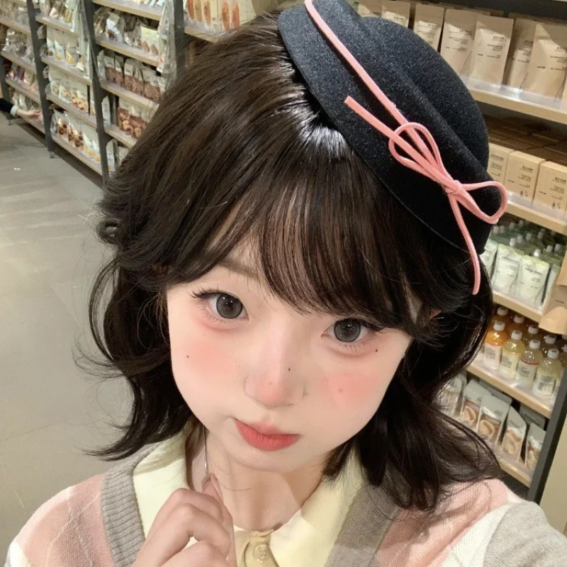 Koreański aksamitny beret z kokardką śliczny czarny okrągły cylinder dla dziewczynek mundurek szkolny wystrój w stylu marynarskim okrągła czapka z daszkiem