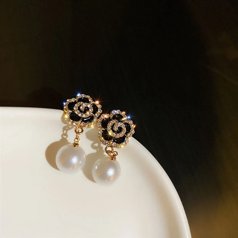 Vintage Black Color Flower Earring For Women Acrylic Crystal Flower Imitation Pearl Stud Earrings Fashion Women Party Jewelry