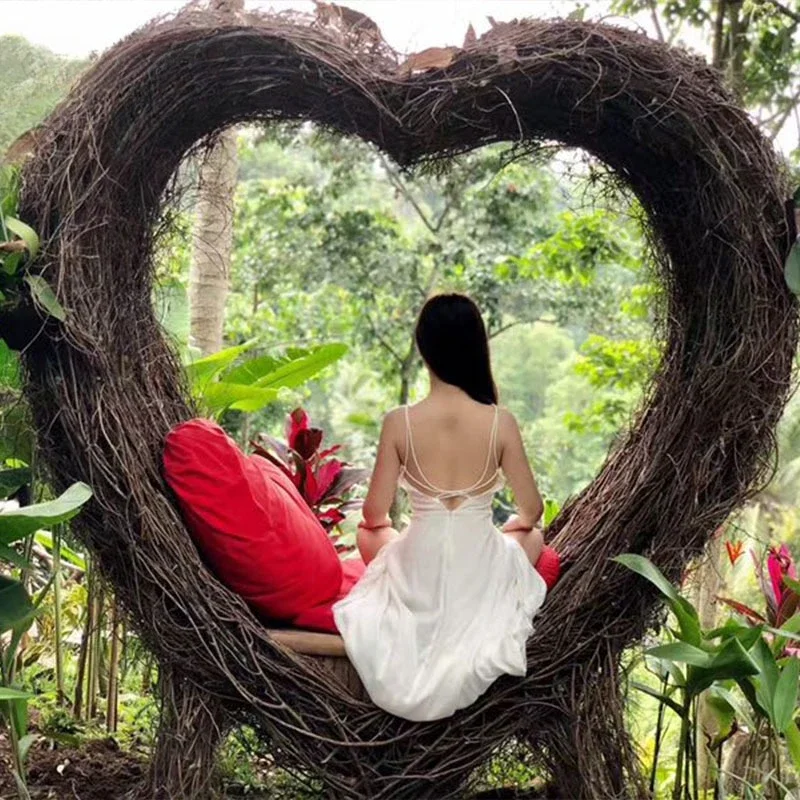 Internet celebrity bird's nest swing hotel B & B attractions clock in circular hanging creative outdoor leisure chair furniture