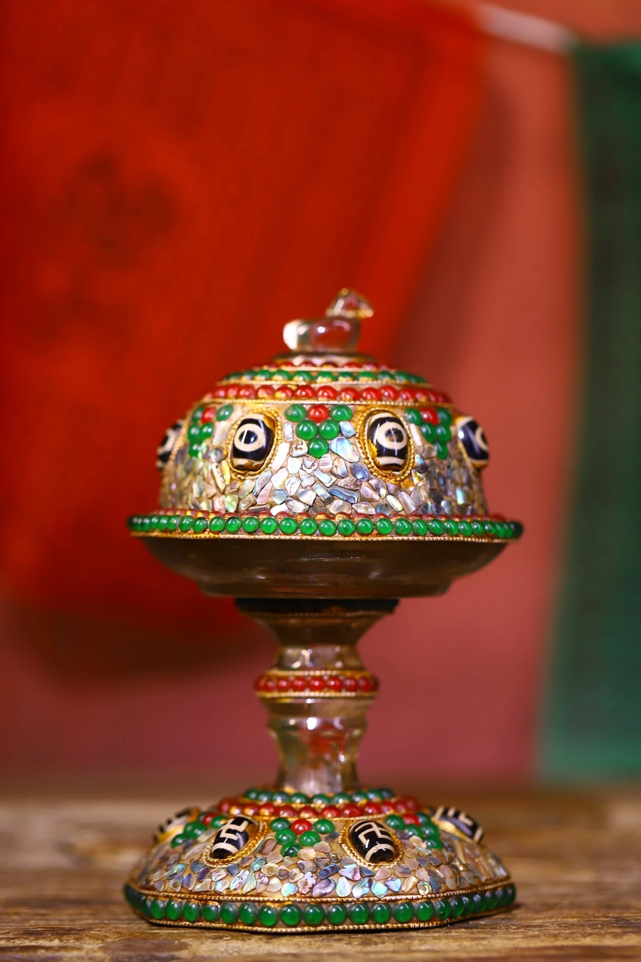 

7"Old China Collections Old Crystal Tibetan Silver Mosaic Gem gZi Beads Shell Buddha Treasure jar Worship Hall Town house