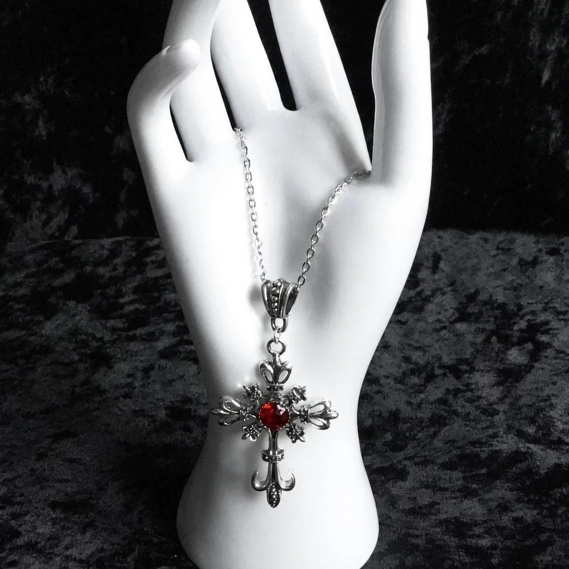 Cosplay hot selling Gothic European and American retro redstone cross necklace Gothic dark fashion pendant accessories