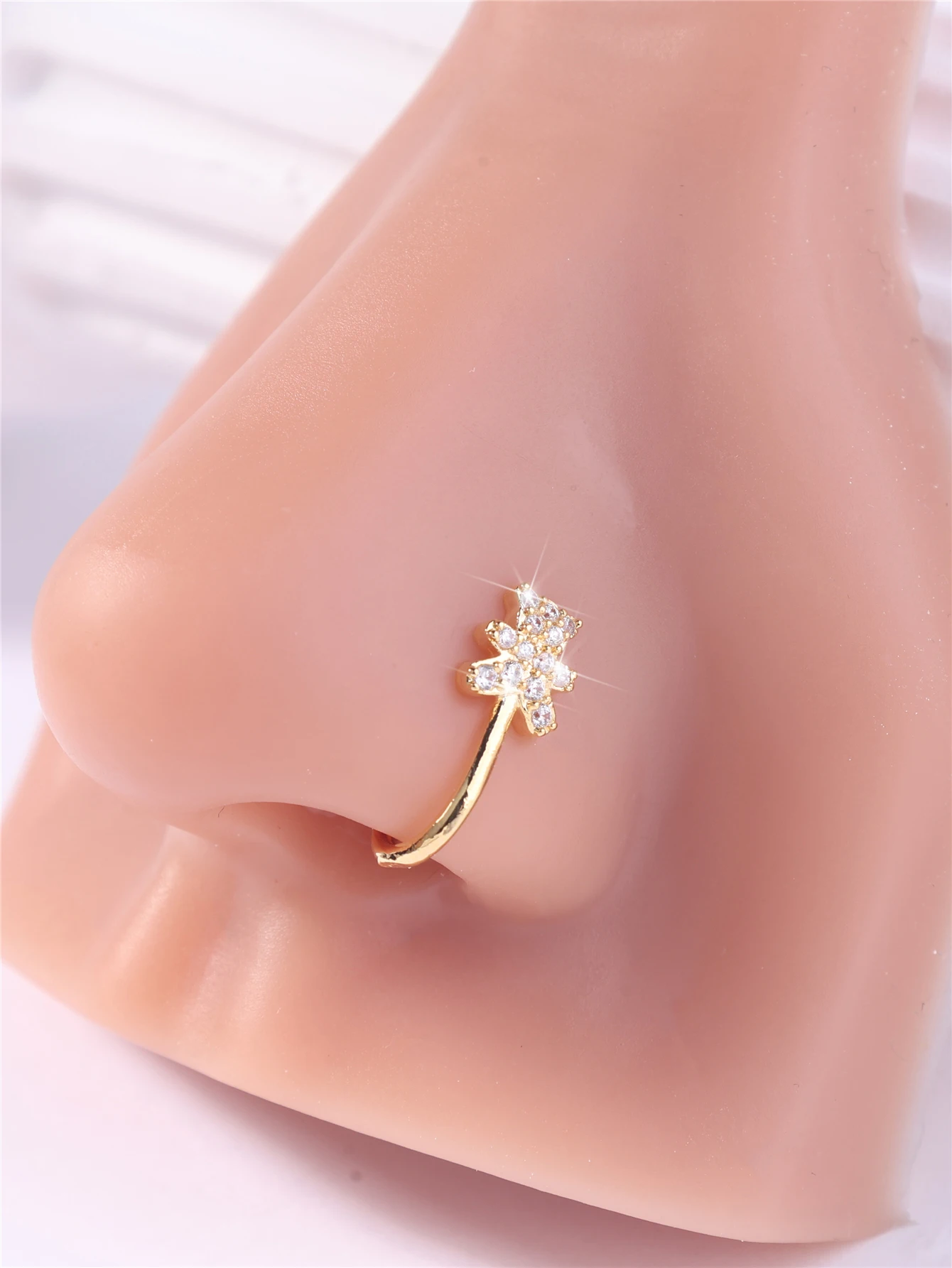 1Pcs Women's Cute Little Bear Shape Copper Inlay Zircon U-Shaped Nose Clip Fake Nose Ring Non Perforated Perforated Jewelry