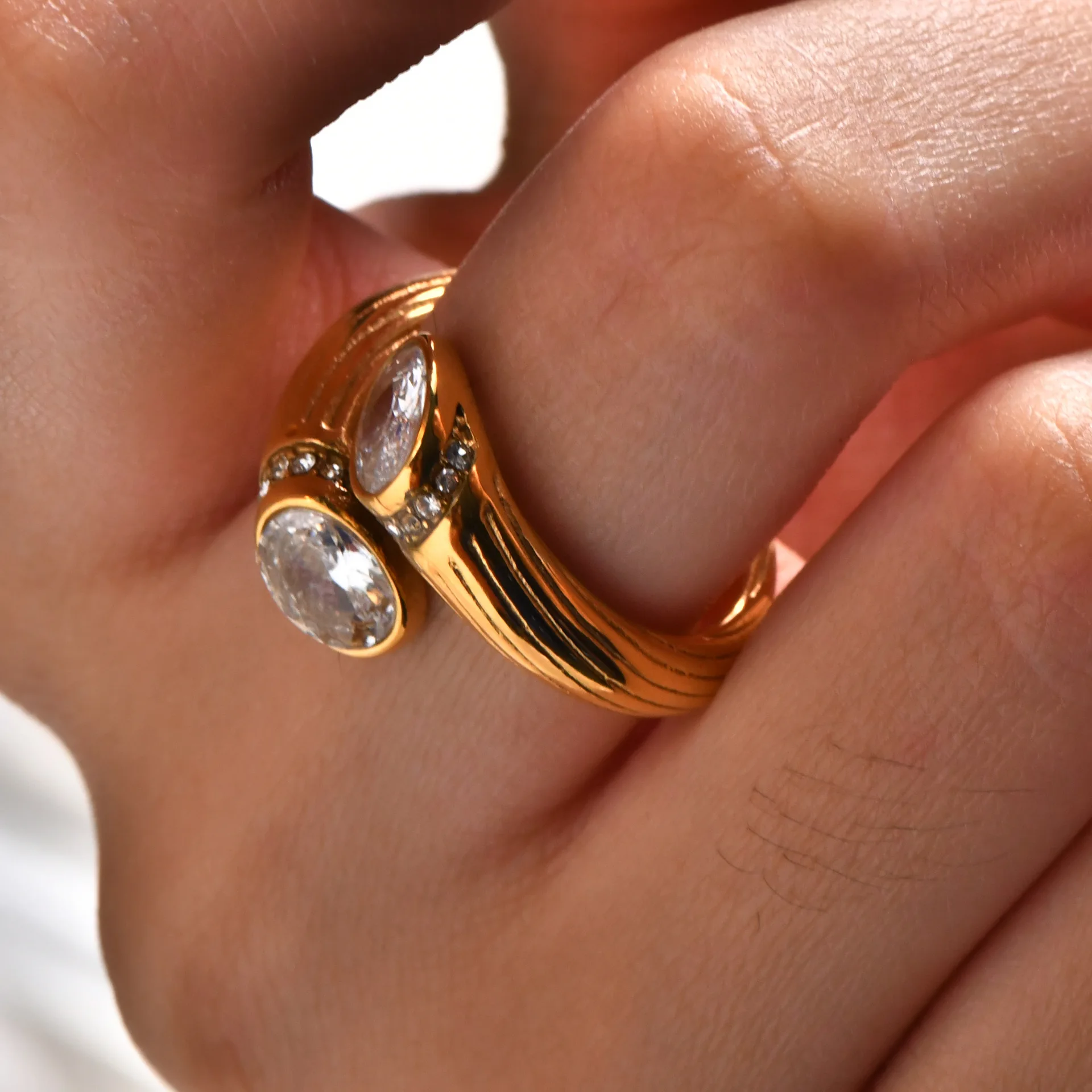 Stylish Crossover Ring 18K Gold Plated Stainless Steel Oval Cubic Zirconia Band Fashion Waterproof Ring Jewelry for Women