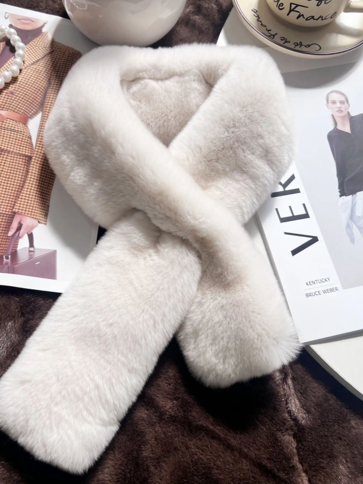 韓国スタイルの高品質の毛皮のスカーフ、小さなベルベットのウサギの両面厚いシンプルなウサギの毛皮のスカーフ、あらゆる年齢層に適した多用途の暖かさ