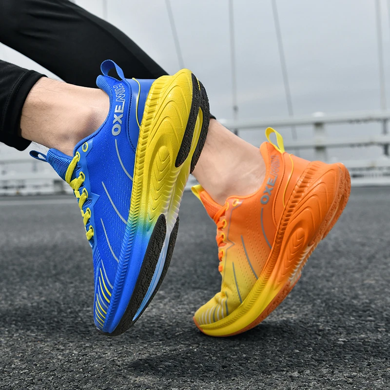 

New sneakers, fashionable running shoes, outdoor non-slip and wear-resistant. Couples