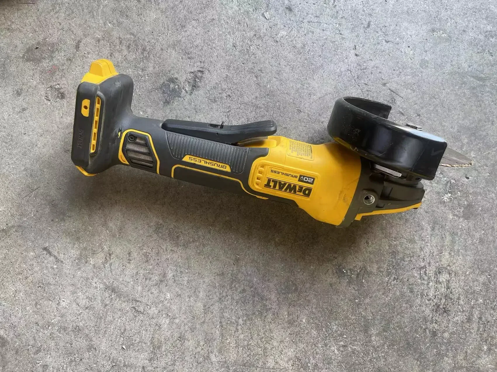 DeWalt DCG415B 20V MAX BL Li-Ion 4-1/2 in - 5 in Angle Grinder (Tool Only) .SECOND HAND