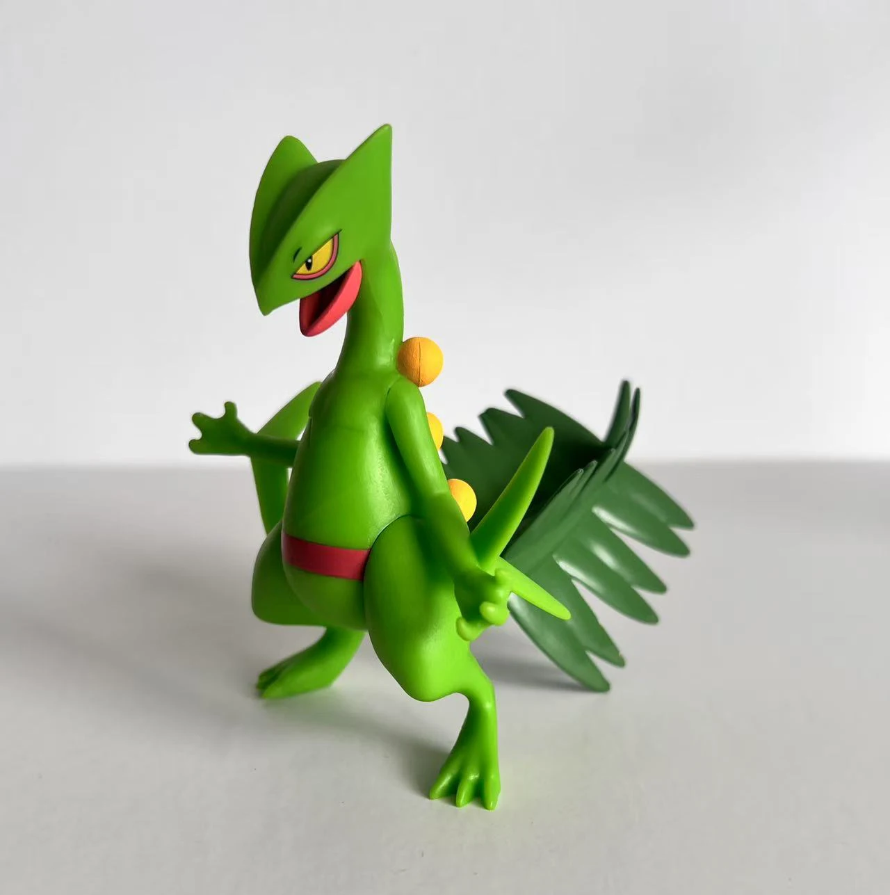 Novo 9cm pokemon sceptile figuras de ação estátua modelo colecionável romance crianças brinquedos presente criativo