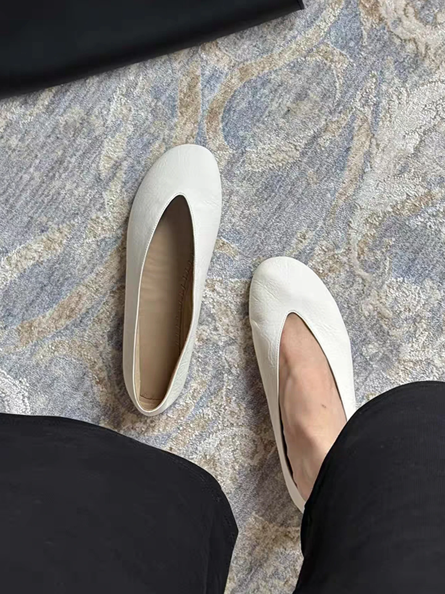 women's-flat-ballet-flats-slip-on-round-toe-soft-bottom-leather-shoes-korean-style-fashionable-casual-flat-heel-shoes