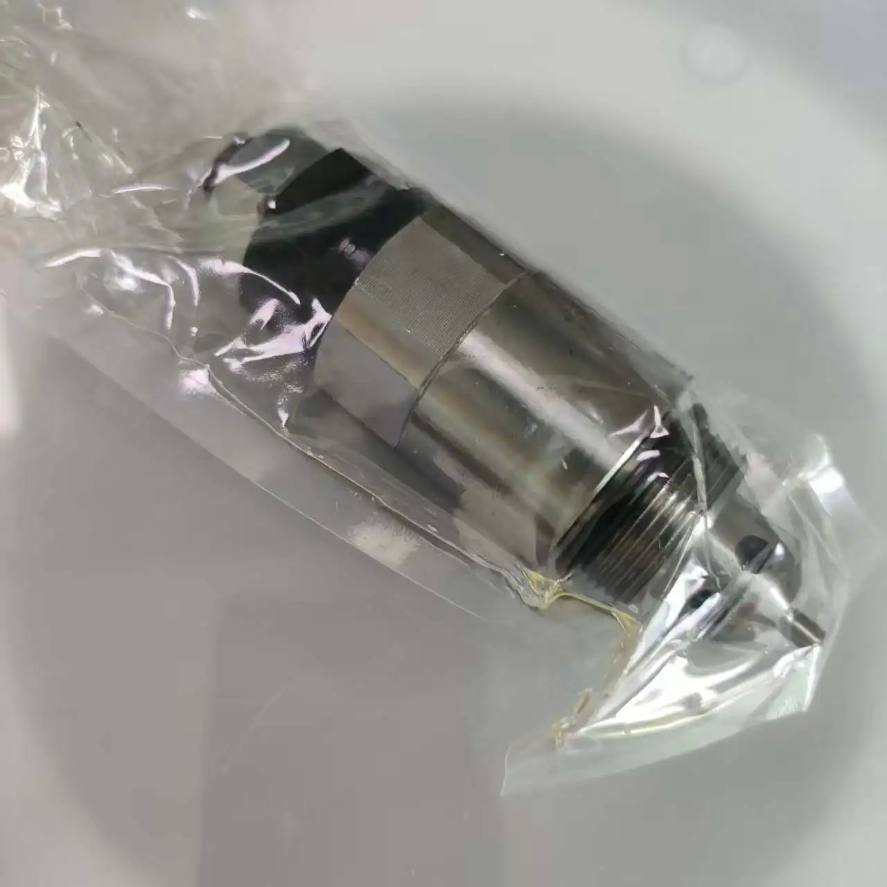 

709-70-7430 2 Suitable for PC200-3/200-6 Construction Vehicle Excavator Main Relief Valve Main Gun Accessories