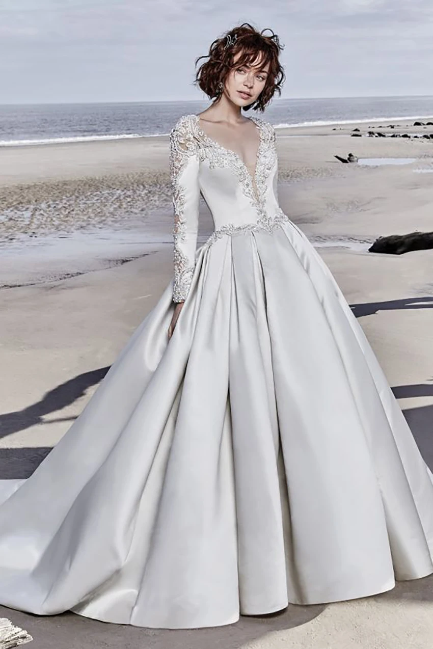 Suknie ślubne księżniczki w kształcie litery A, dekolt w serek, aplikacje, koronkowe suknie ślubne szyte na miarę, długie rękawy, tren zamiatający, suknia ślubna