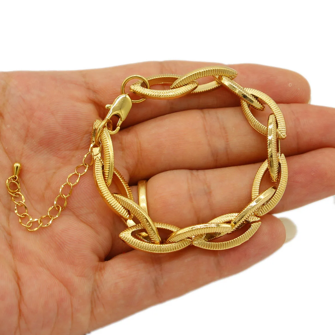 Adixyn (two desigh) Fashion Dubai Gold Color Copper Bracelet for Men Vintage Hand Chain Bracelet Jewelry Party Gifts N10092