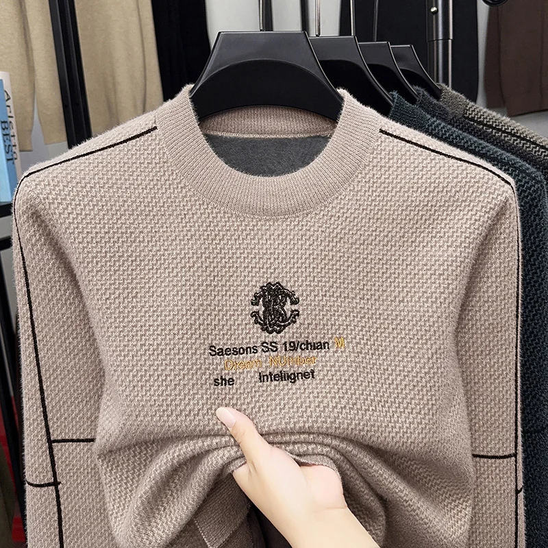 

2025 Winter New Ferret Fleece Warm Sweater Men's Round Neck Integrated Fleece and Thick Embroidery Casual New Base Sweater