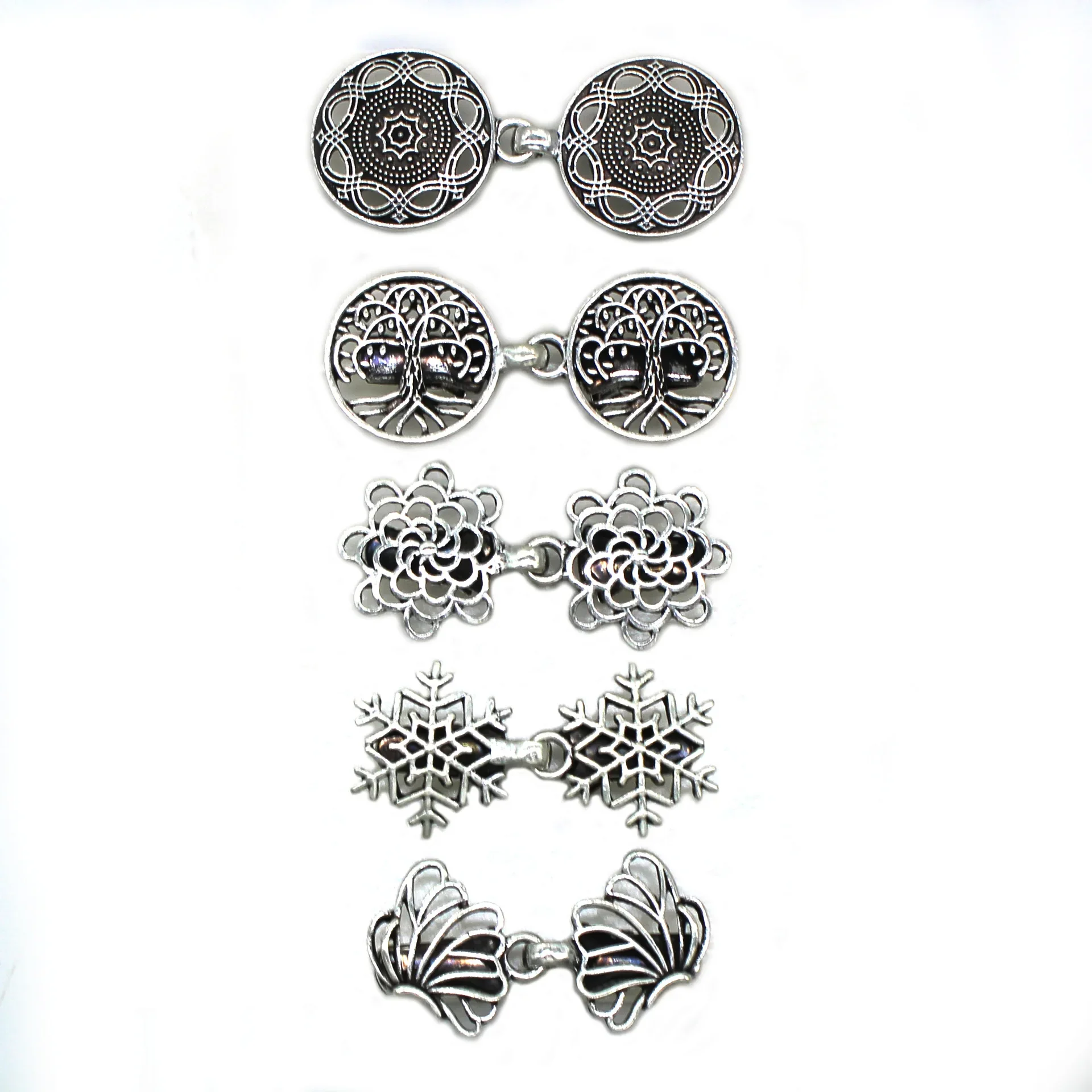 Women Carved Flower Cardigan Sweater Blouse Shawl Clips Shirt Collar Shawl Brooch Retro Duck Clip Clasps Charm Accessories Gift