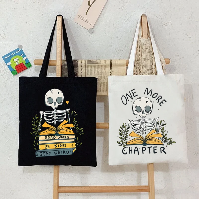 

Canvas Women Handbags "One More Cha Pter" Tote Beach Bag Skull and Books Print Shopping Bags Bibliophile Shoulder Bag for Female