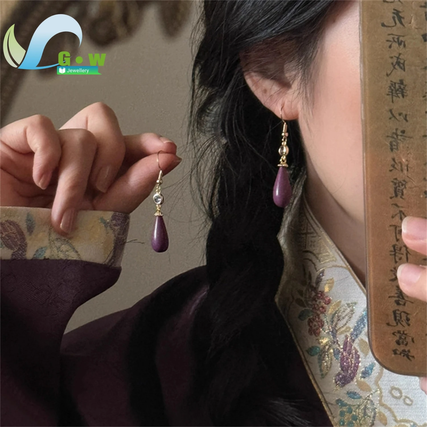 

Минималистичные фиолетовые серьги-гвоздики с мика для женщин, простые, с креплением на защелке, уникальный дизайн, нежный подарок, модный тренд