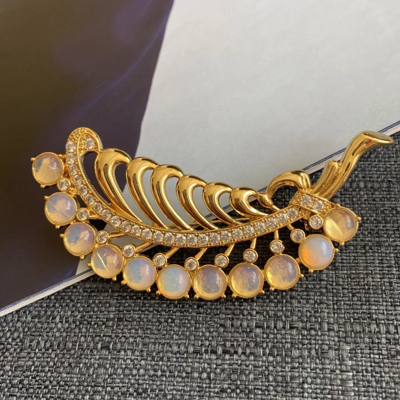 

Retro brass gold high-end dreamy moonstone feather brooch jewelry for women