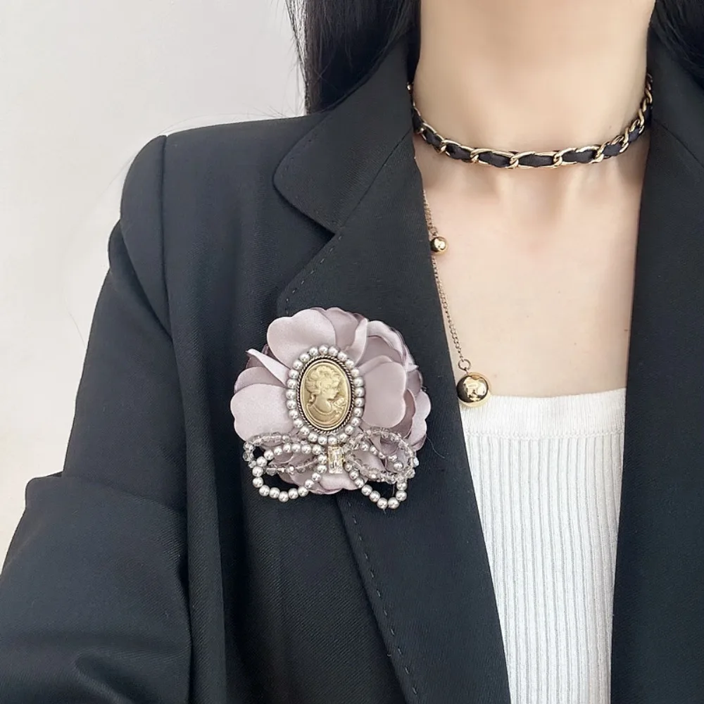 

Retro Bow Brooch Fabric Petal Bead Oval Beauty Portrait Pin Fragrance Style Accessory