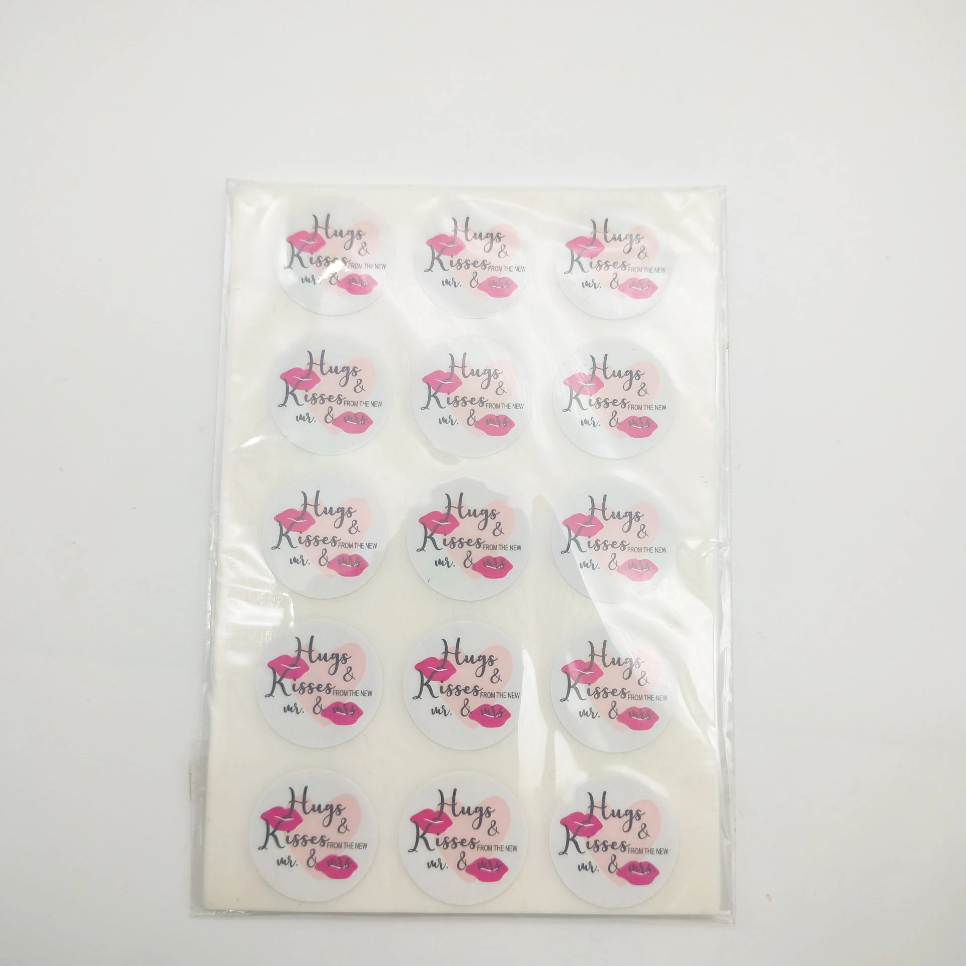 

0.75 Inch Hug And Kiss Sticker Valentine's Day Special Label For Decorating Envelope Gifts 240pcs