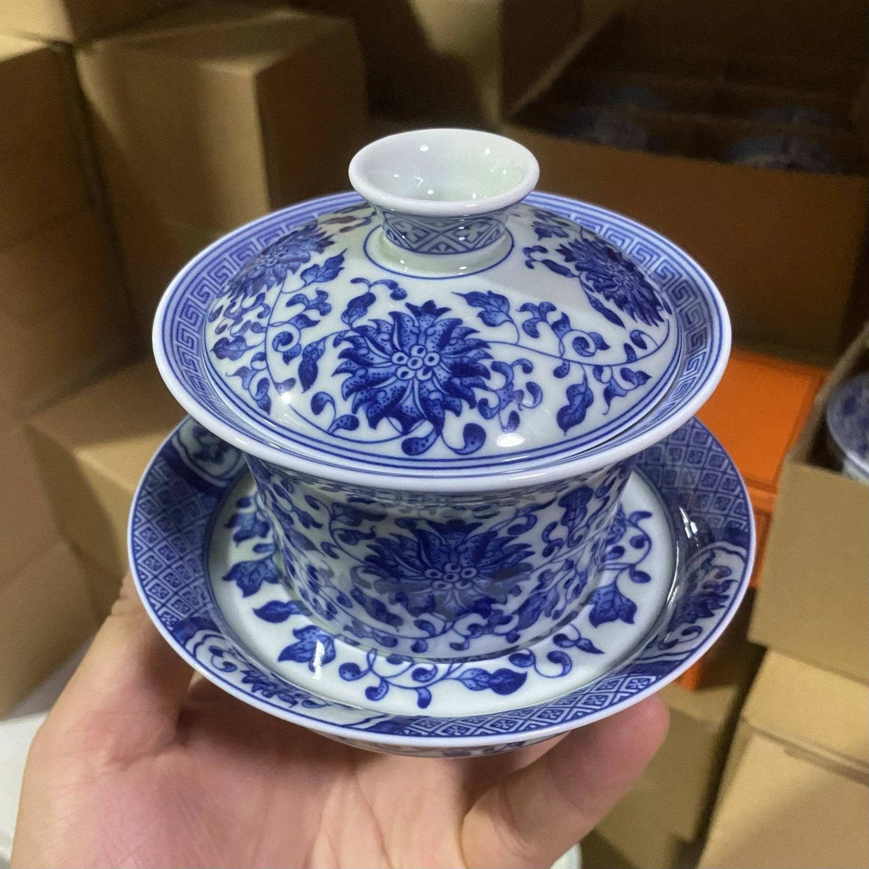 

Handmade Jingdezhen Ceramic Seven Chopsticks Hall Blue and White Painting Interlock Branch Gaiwan Non-Scald Tea Brewing Bowl Set