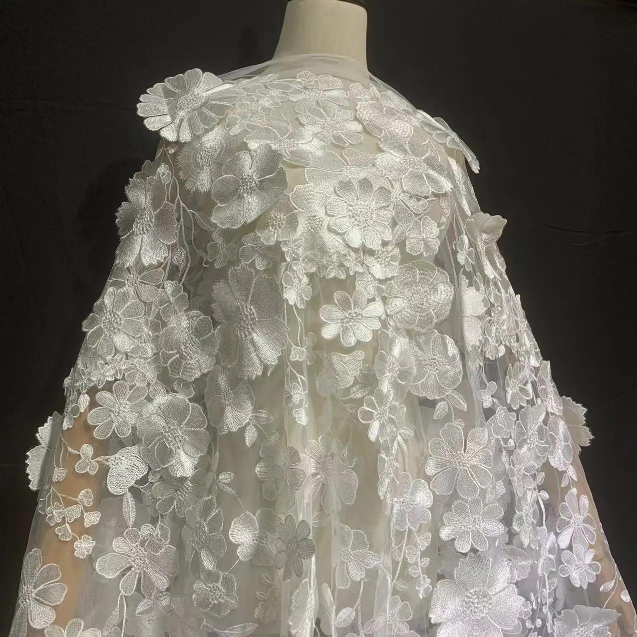 

New White Heavy Industry Three - dimensional Applique Mesh Embroidery Lace Fabric Wedding Dress Skirt Embroidery Fabric