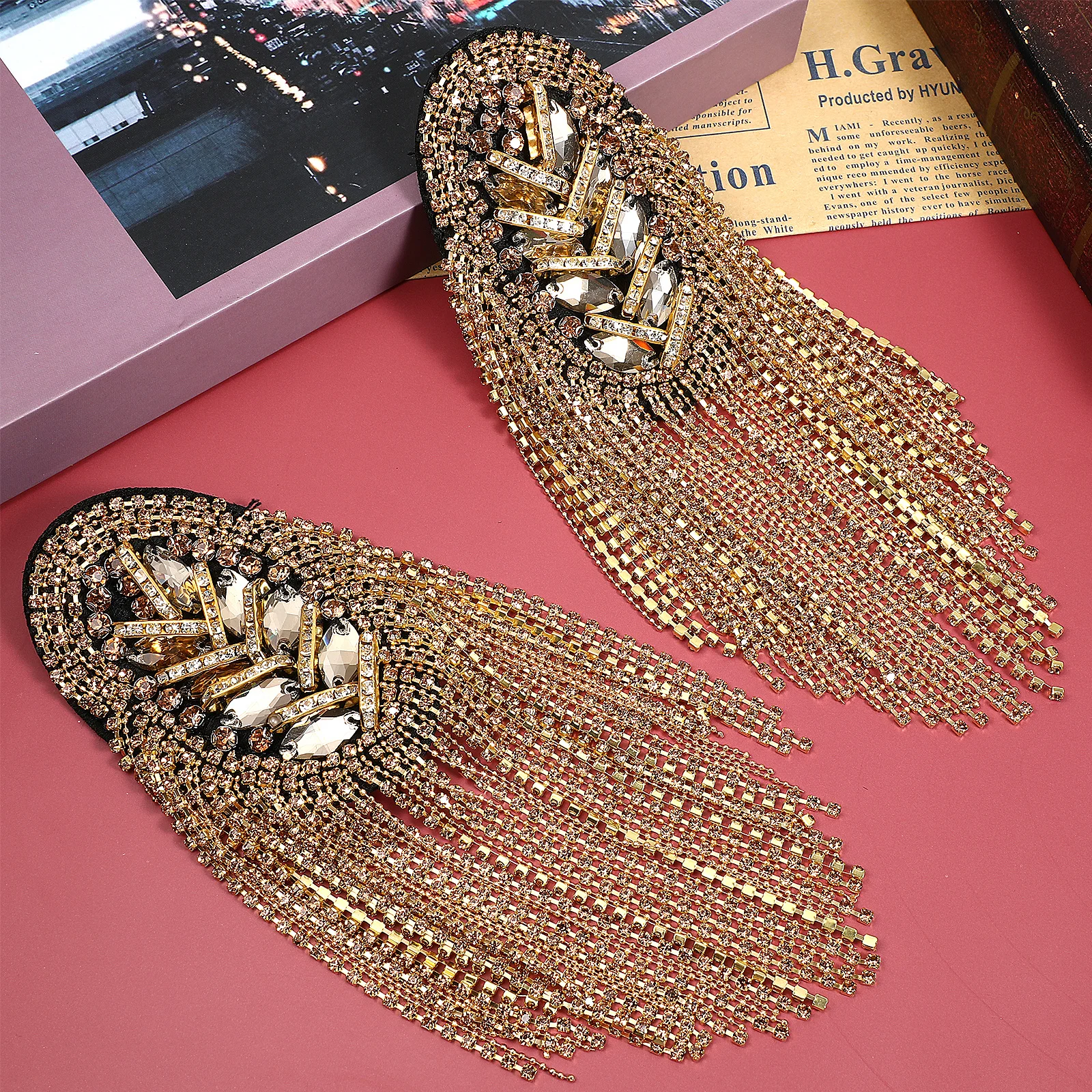

1Pair Suit Epaulet Rhinestone Tassel Shoulder Board Unique Fringe Decorative Shoulder Mark for Men Women Stage Costume