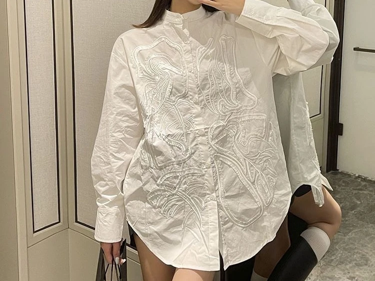 2025 Camicia bianca di media lunghezza con colletto rialzato per l'industria pesante 3D Top interno retrò