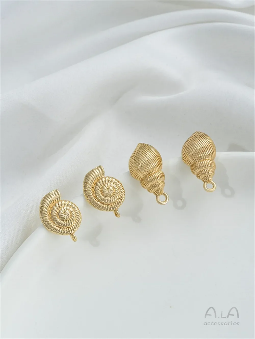 

14K Gold-Color Ocean Wind Conch Earrings with Hanging Rings, Hand-Held Pearls, Hand-made Ear Jewelry Village Material, DIY