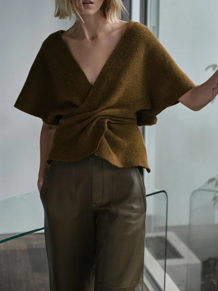 

Новое поступление в европейском стиле, женский модный универсальный элегантный однотонный плиссированный вязаный топ с v-образным вырезом и короткими рукавами.