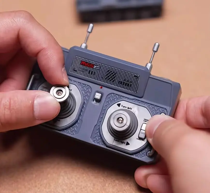 New 1/64 Mini Tank Simulation Remote Control Tank Battery Tracked Infrared Simulation Battle Competition 2.4g Children'S Gift