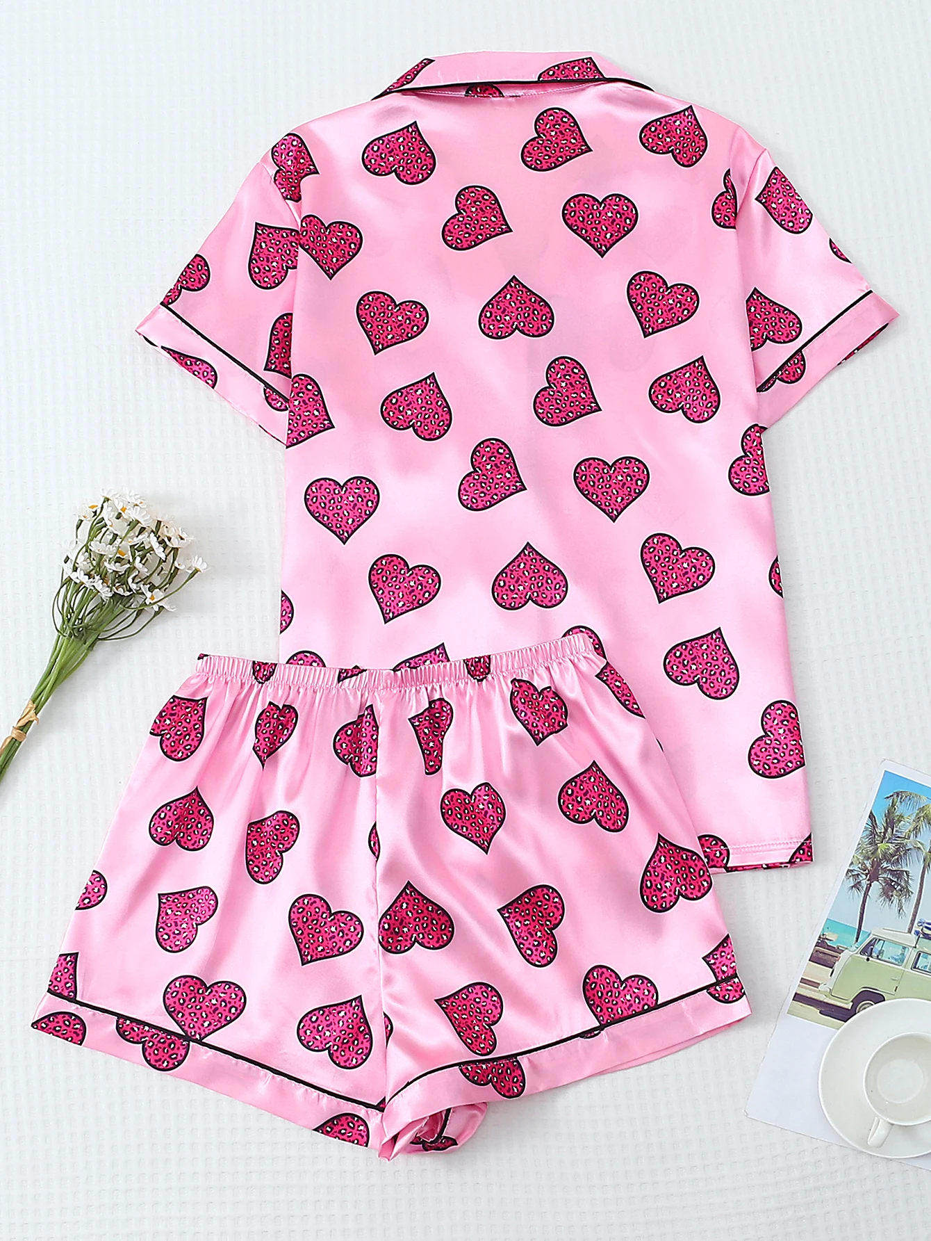 [Valentine's Day] 2-Piece Satin Pajama Set with Heart Print, Short-Sleeved Shorts, Women's Pajamas, Loungewear Set Suitable for Home Use
