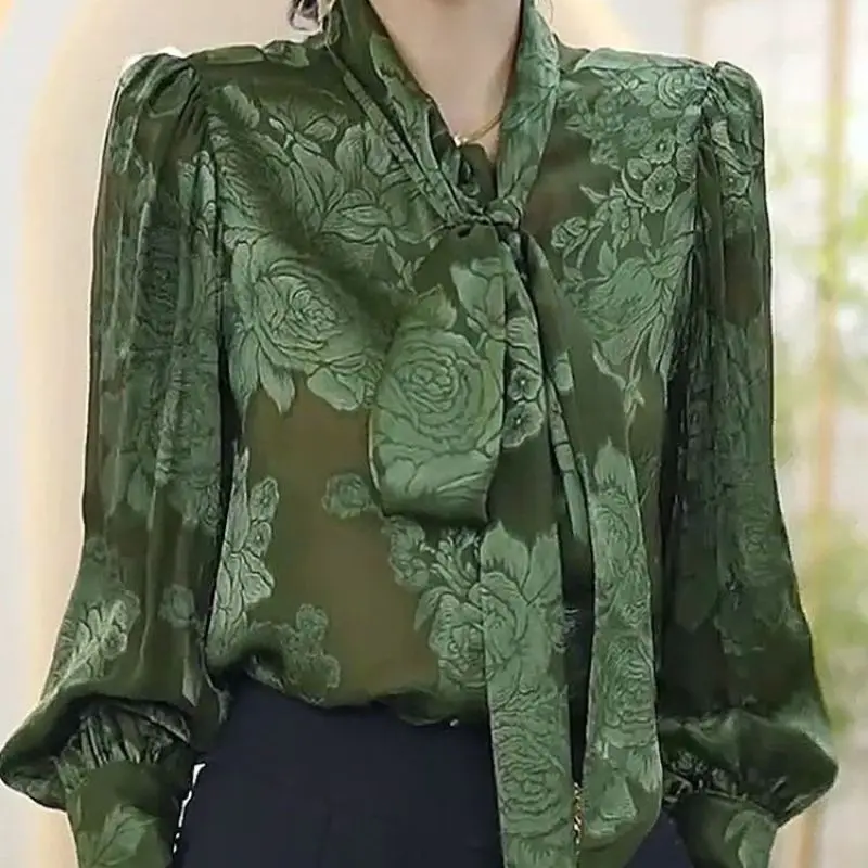 2024 Lente Herfst Nieuwe Dames Sjaal Kraag Bedrukte Knoopstrik Gesplitst Elegante Losse Veelzijdige Lange Mouw Commuter Shirt Tops