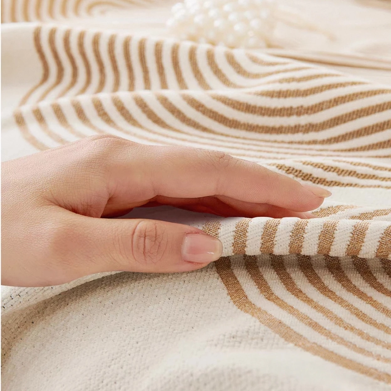 1pc Simplized Geometric Arch Lines Jacquard Sofa Towel with Tassels, Double Sided Thick Multiple Use Sofa Blanket Leisure Towel