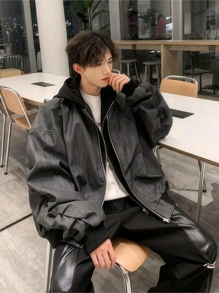 

Модная мужская кожаная куртка-бомбер в стиле рабочей одежды с капюшоном, молодежный стиль, приталенный крой, из полиэстера и нейлона...