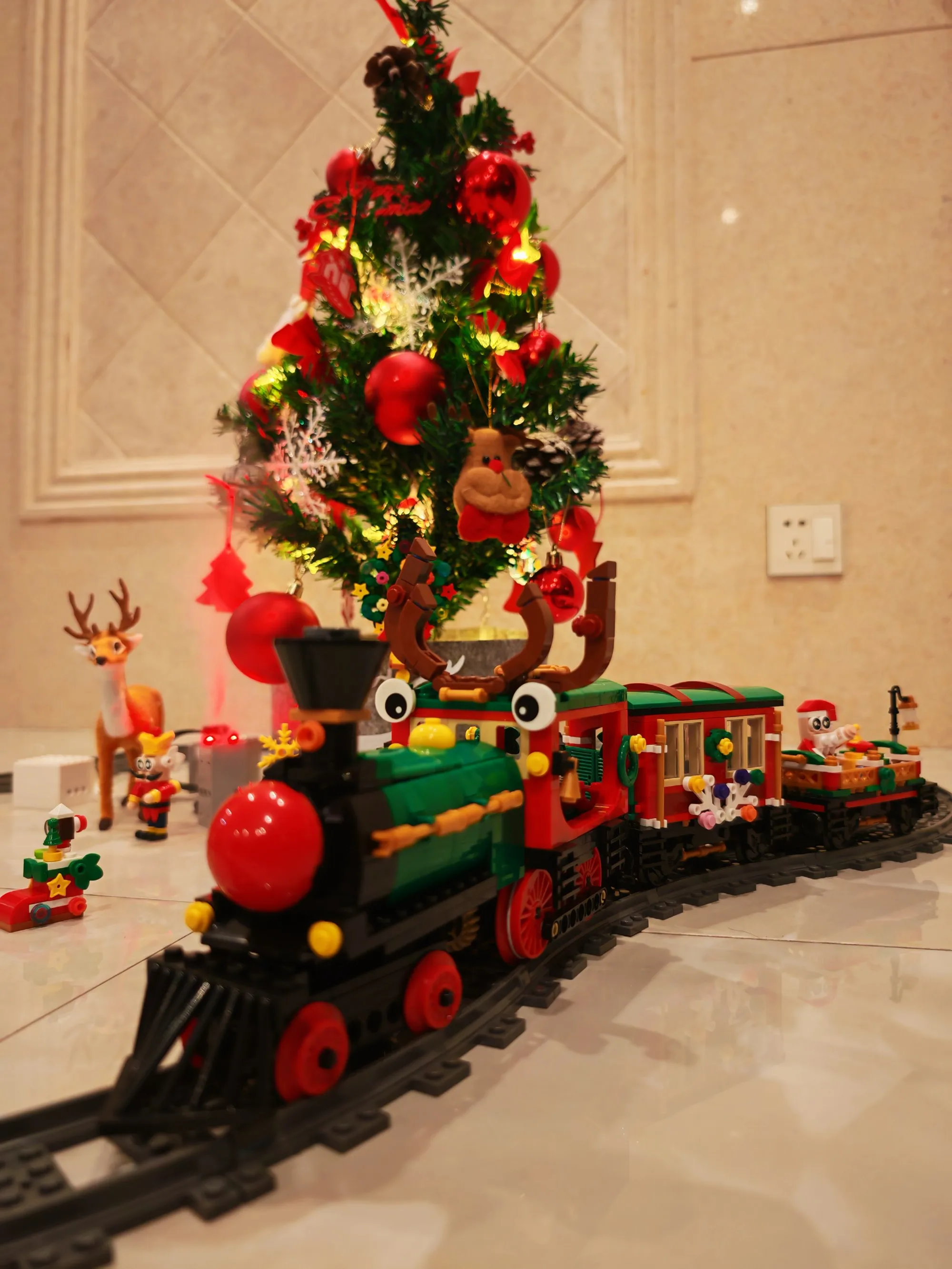 Christmas Train Building Block Set Creative Kids Toys Electric Elk Locomotive Winter Holiday Decoration Gifts For Kids