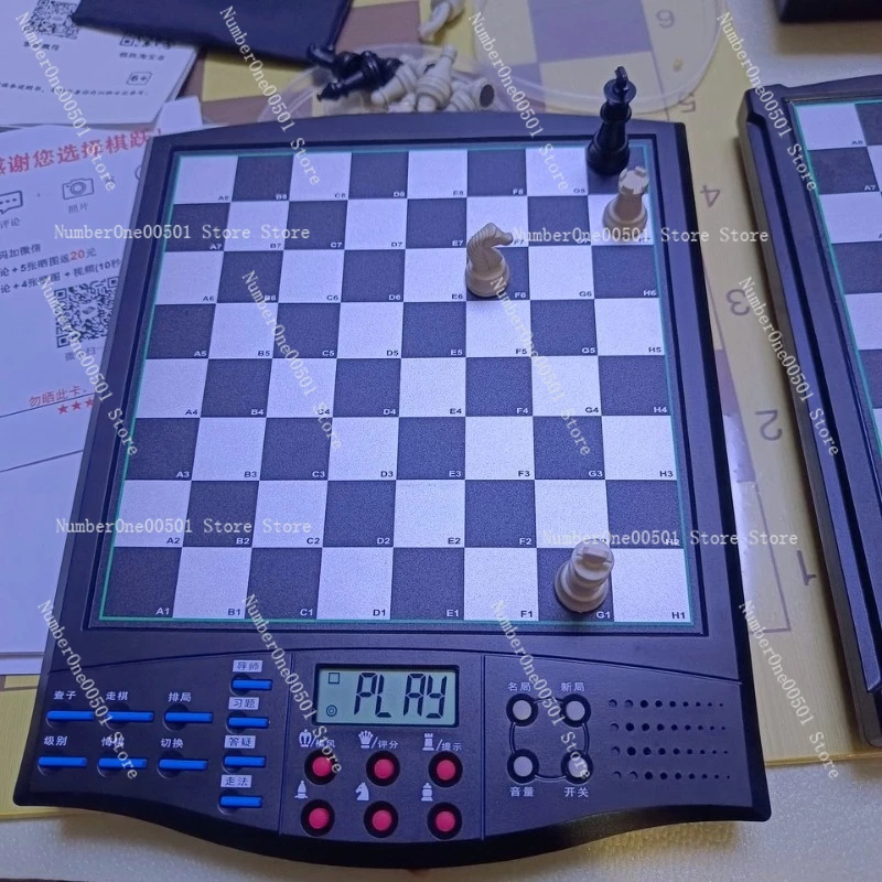 

Интеллектуальная шахматная доска для учеников начальной школы с магнитным мини-роботом-пазлом премиум-класса, портативная, для обучения игре в шахматы.
