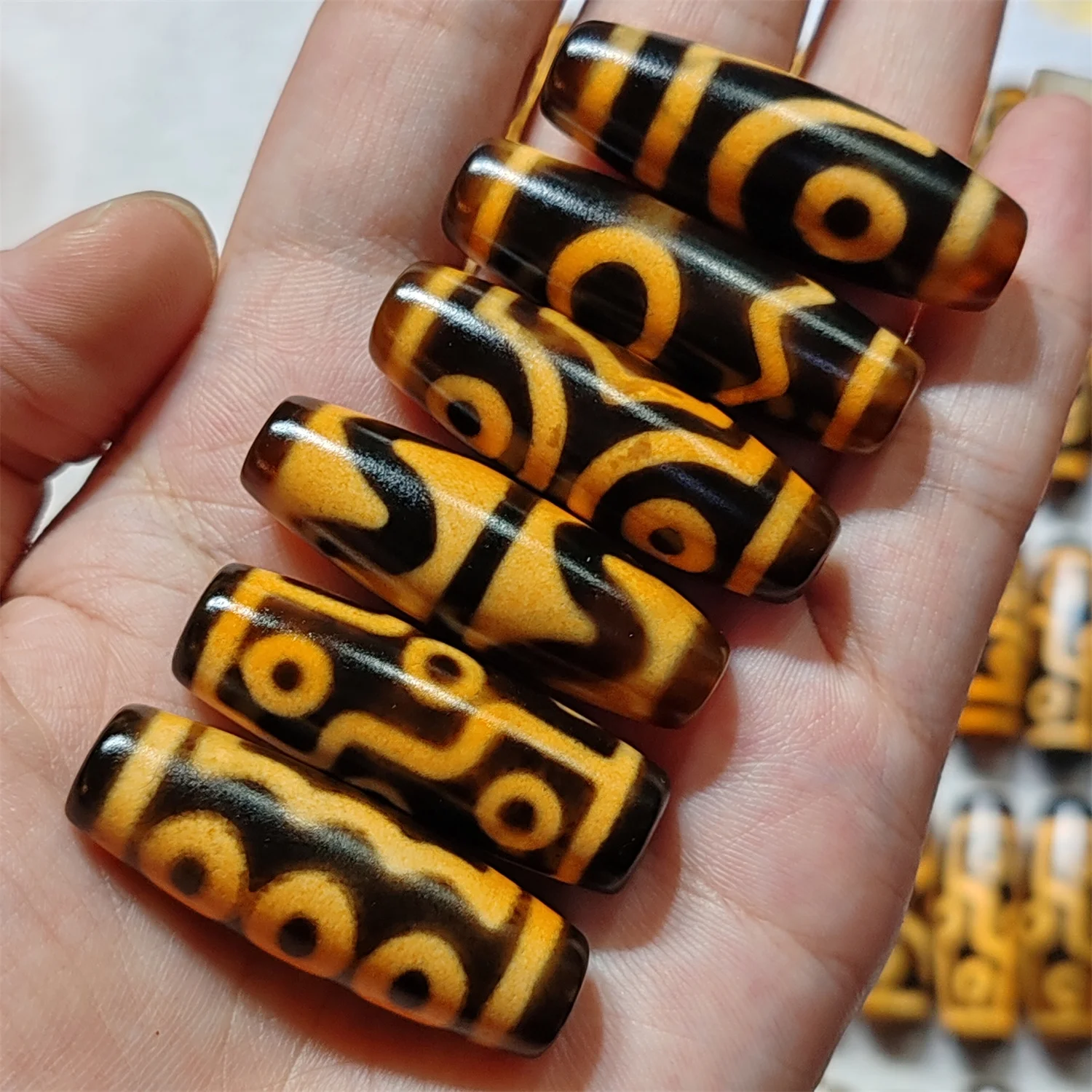 

20pcs/lot natural agate dzi wholesale Tooth yellow Weathering lines 40mm Multiple patterns diy Necklace pendant Ethnic style