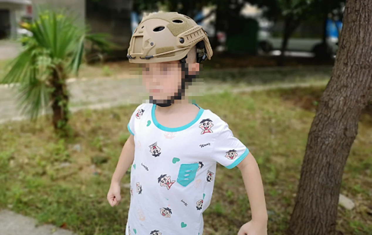 

Children And Youth CS Eat Chicken Field Combat Lightweight Breathable Fast Tactical Helmet