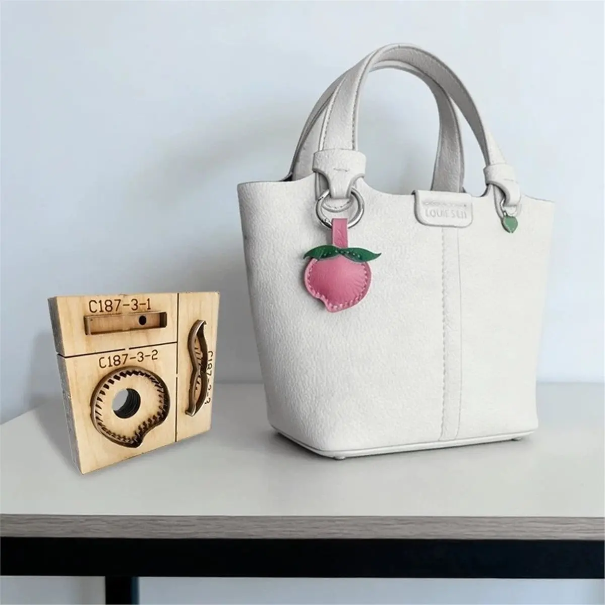 Cute Peach Pendant Cutting Mold DIY Handmade Leathercraft Keychain DIY Tool for Crafting and Material Cutting