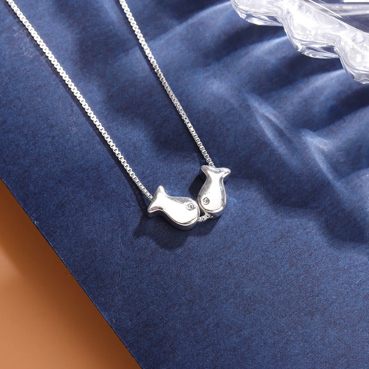 Modische 925 Sterling Silber Doppelfisch-Halskette mit Anhänger XL248