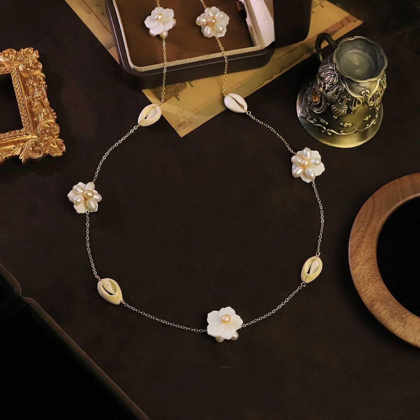 Women Long Shell Pearl Necklace Elegant Flower Beaded Neck Chain Delicate Versatile Clavicle Chain Fashion Lady Jewelry Gift