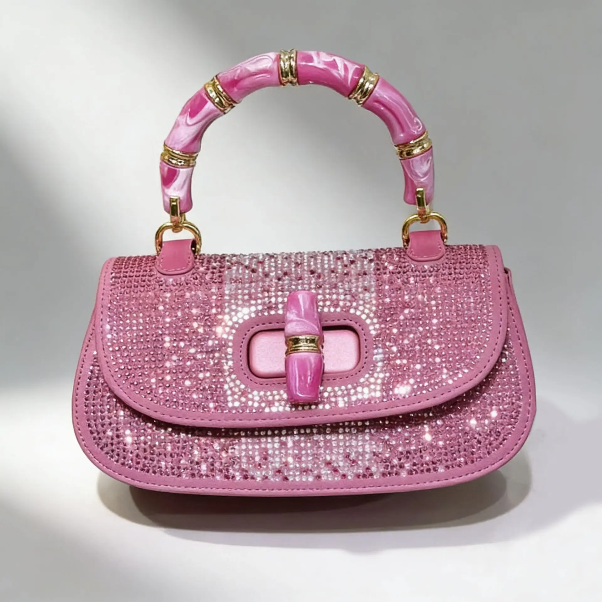 

Элегантная кожаная классическая дизайнерская женская сумка в парижском стиле, большая вместительная сумка для женщин, практичная и стильная сумка для подгузников от люксового бренда.