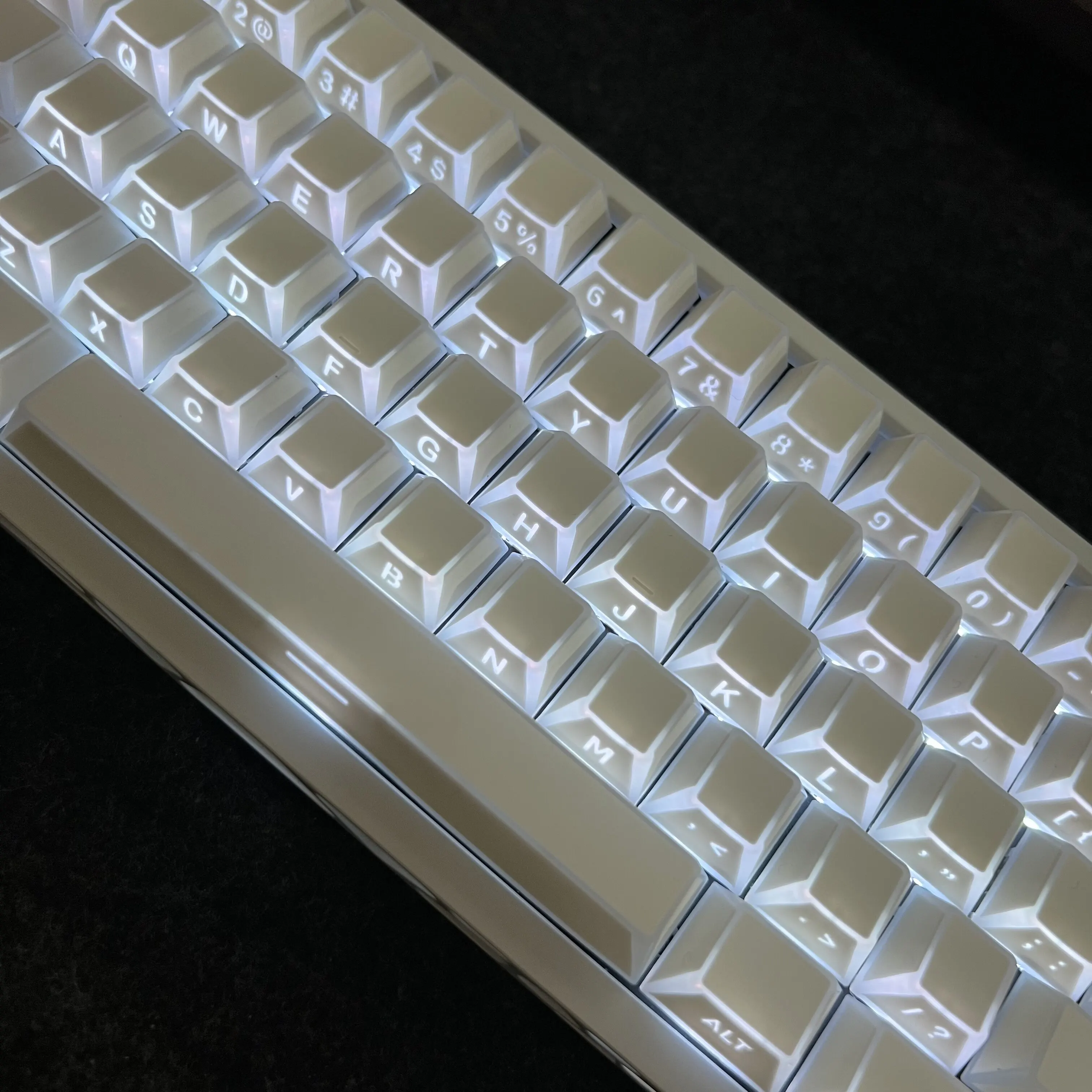 Light refraction 4PBT edge and corner side engraving light-transmitting wooting bee EZ60 Mai Cong Night Demon ROG keycap