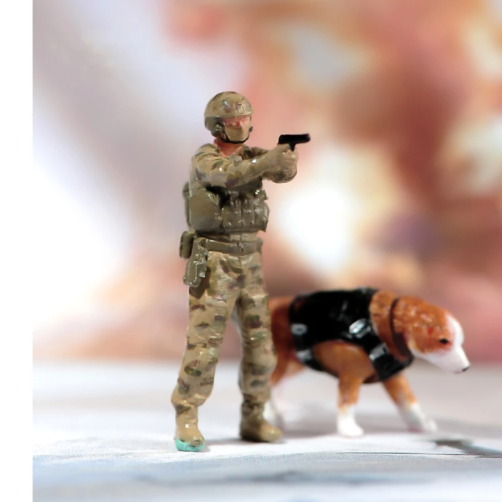 Miniaturmodell 1/35 1/64 1/72 Voll bewaffnete Soldaten und ihre Militärhunde Figur Modell Action bemalte Puppen Spielzeug Ansicht Dekoration