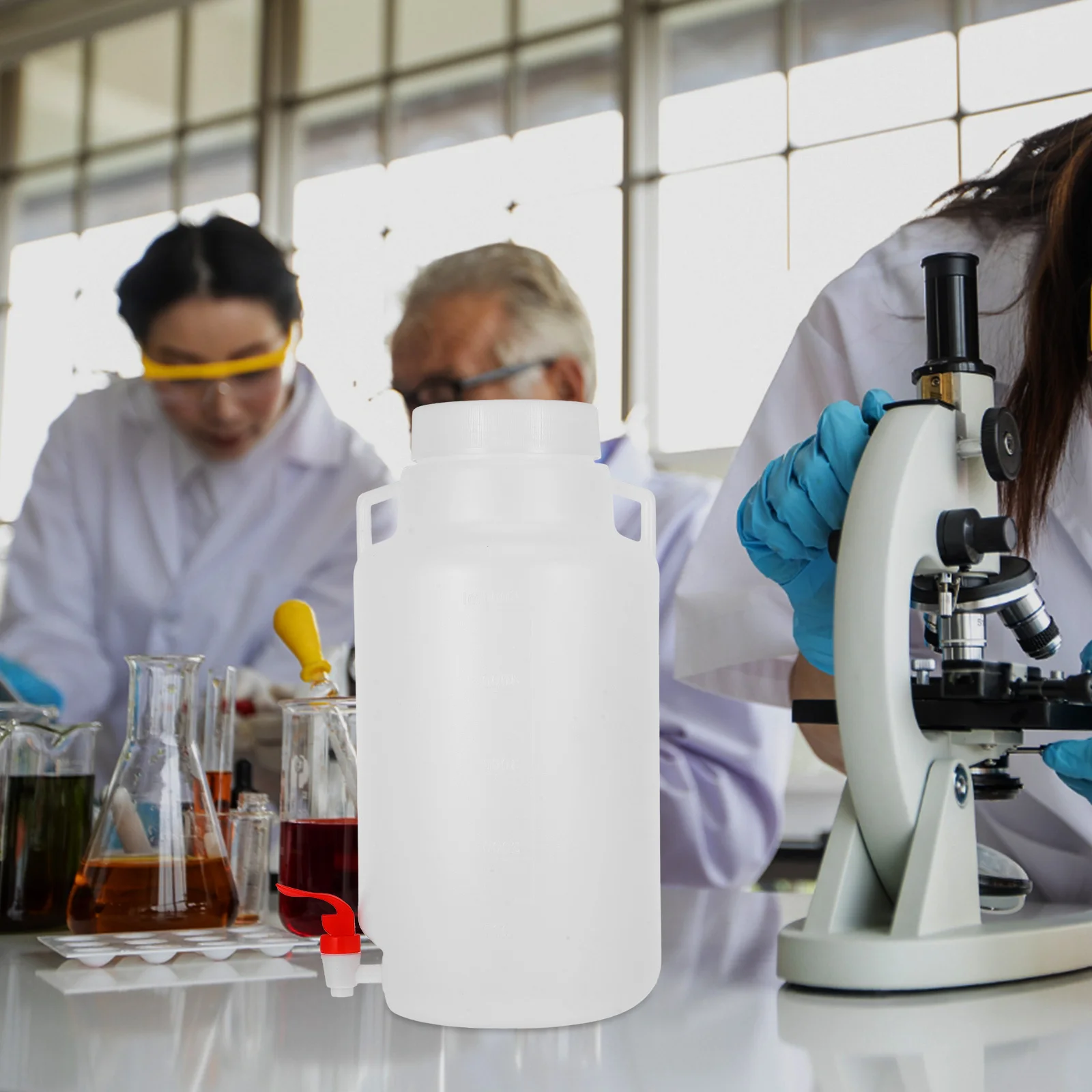 

5L Plastic Dispensing Bottle Spigot Bottle Lab Reagent Container Leakproof Lightweight Water Storage Jug For Laboratory Use