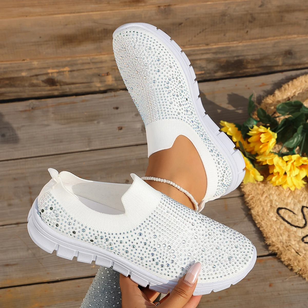 Large Size Women Sneakers Round Toe Fashionable Glitter Sneakers Casual Slip-On Single Shoes Sporty Flat Heel Comfortable Shoes