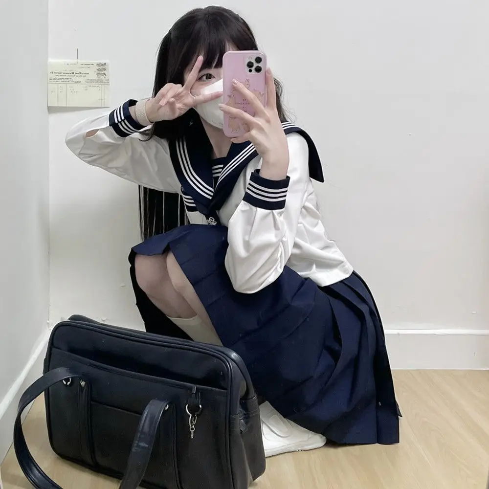 韓国の女の子の制服,ネイビーブルーのプリーツスカート,日本のJKユニフォーム,白いセーラースーツブラウス,春秋