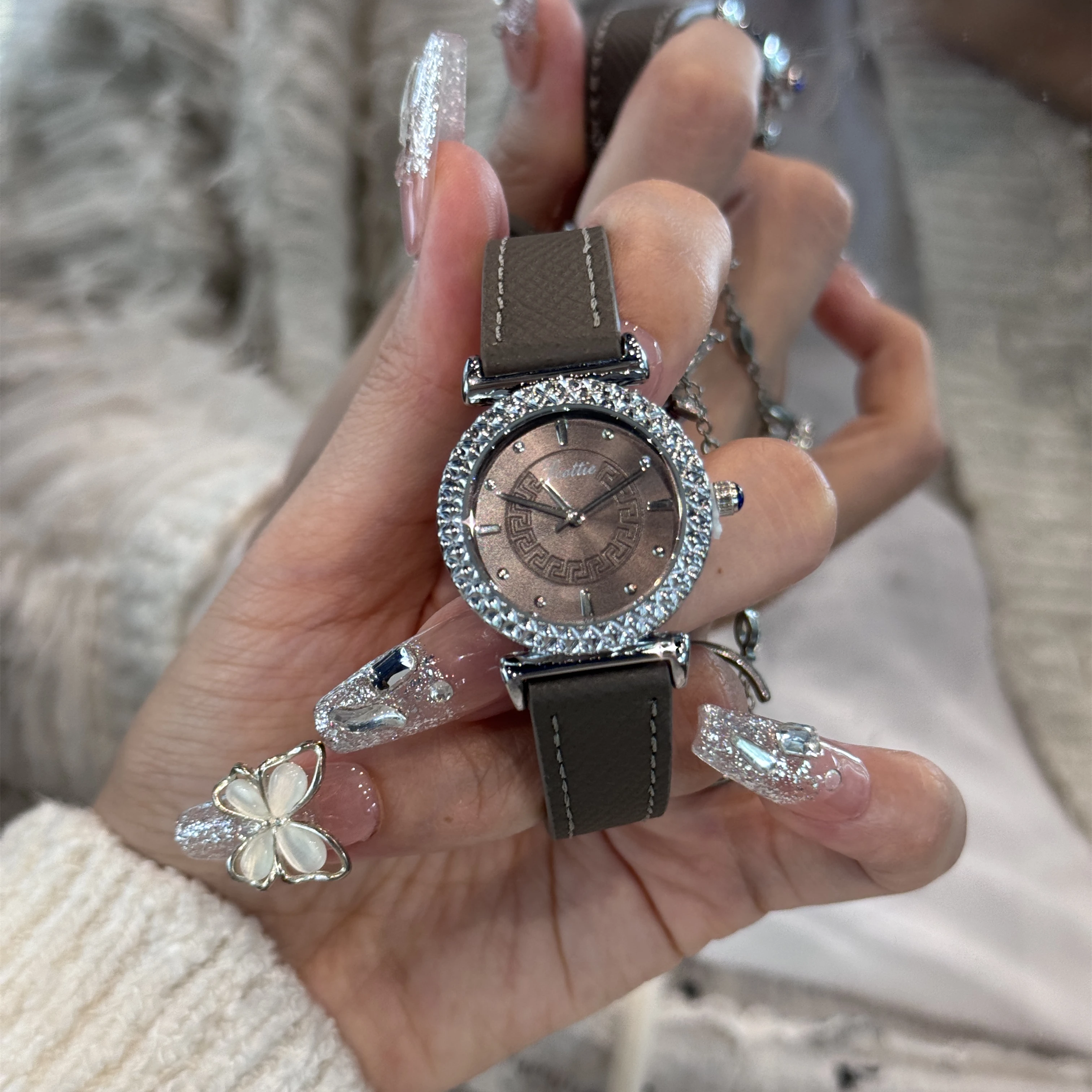 

Artistic And Elegant Women'S WristwatchSmall And ExquisiteNew 2026 Style, Black Watch, Timepiece Accessory, High-End Selection.